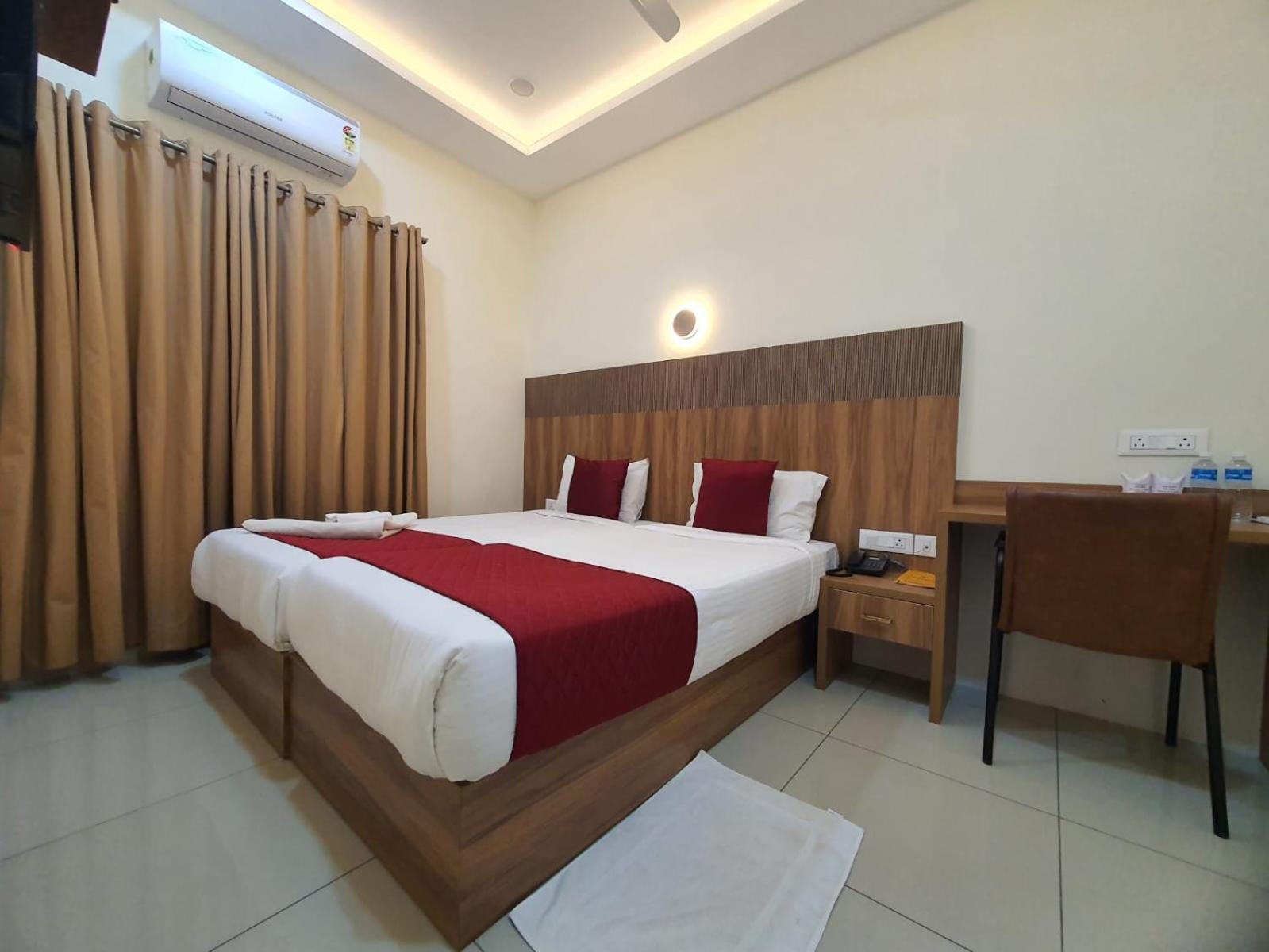 Hotel Deepakam Inn 帕拉克卡德 外观 照片