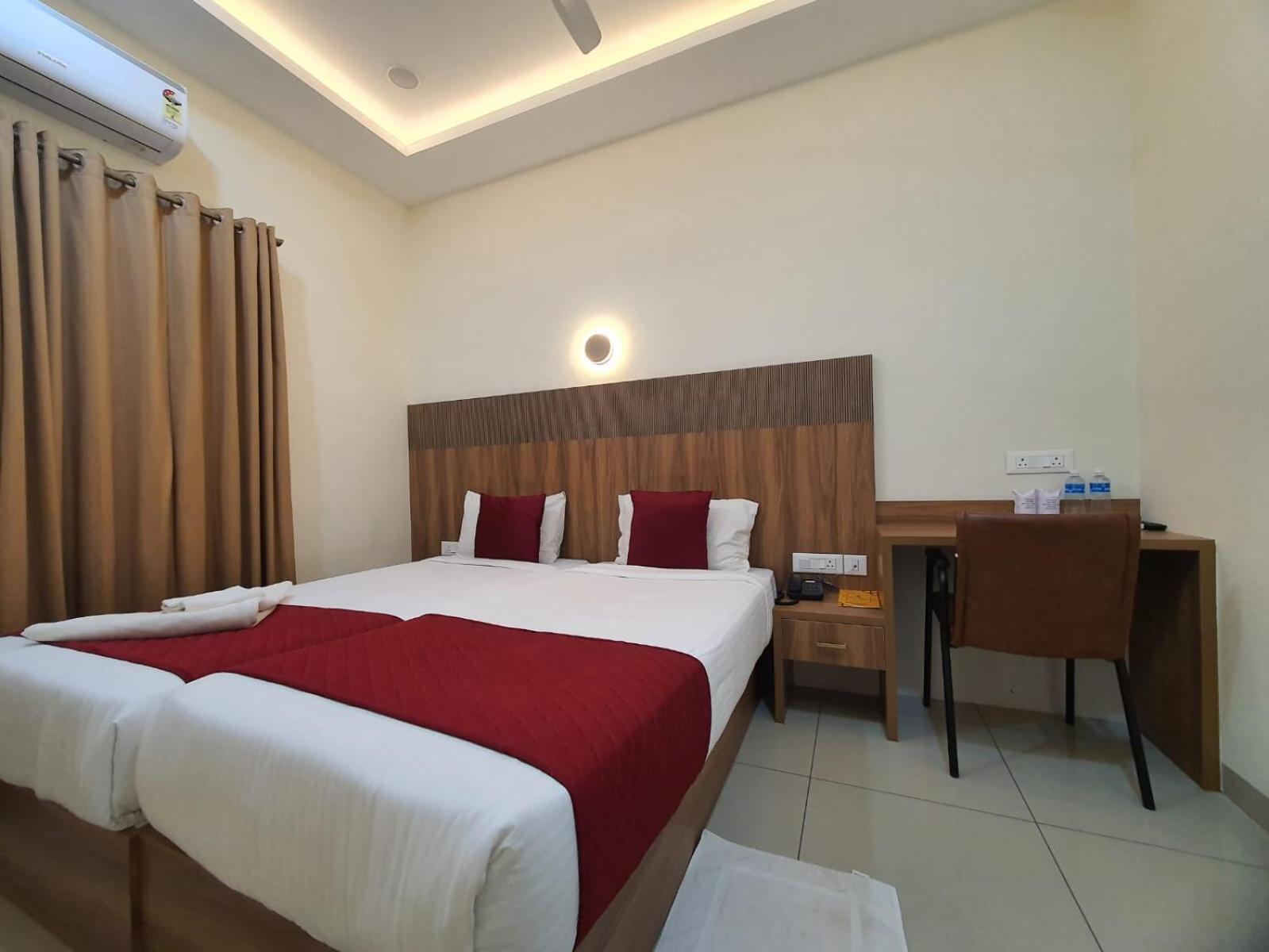 Hotel Deepakam Inn 帕拉克卡德 外观 照片