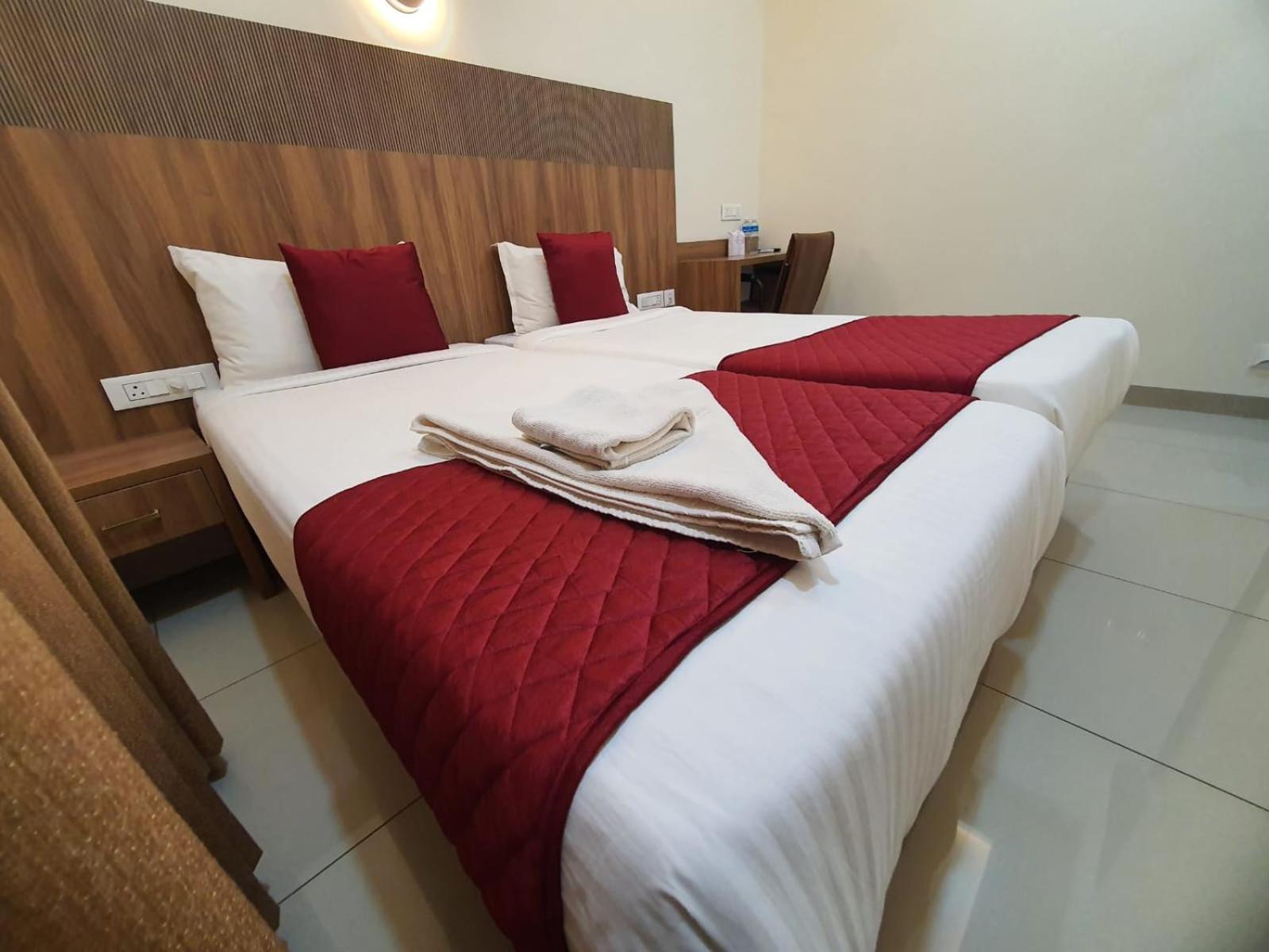 Hotel Deepakam Inn 帕拉克卡德 外观 照片
