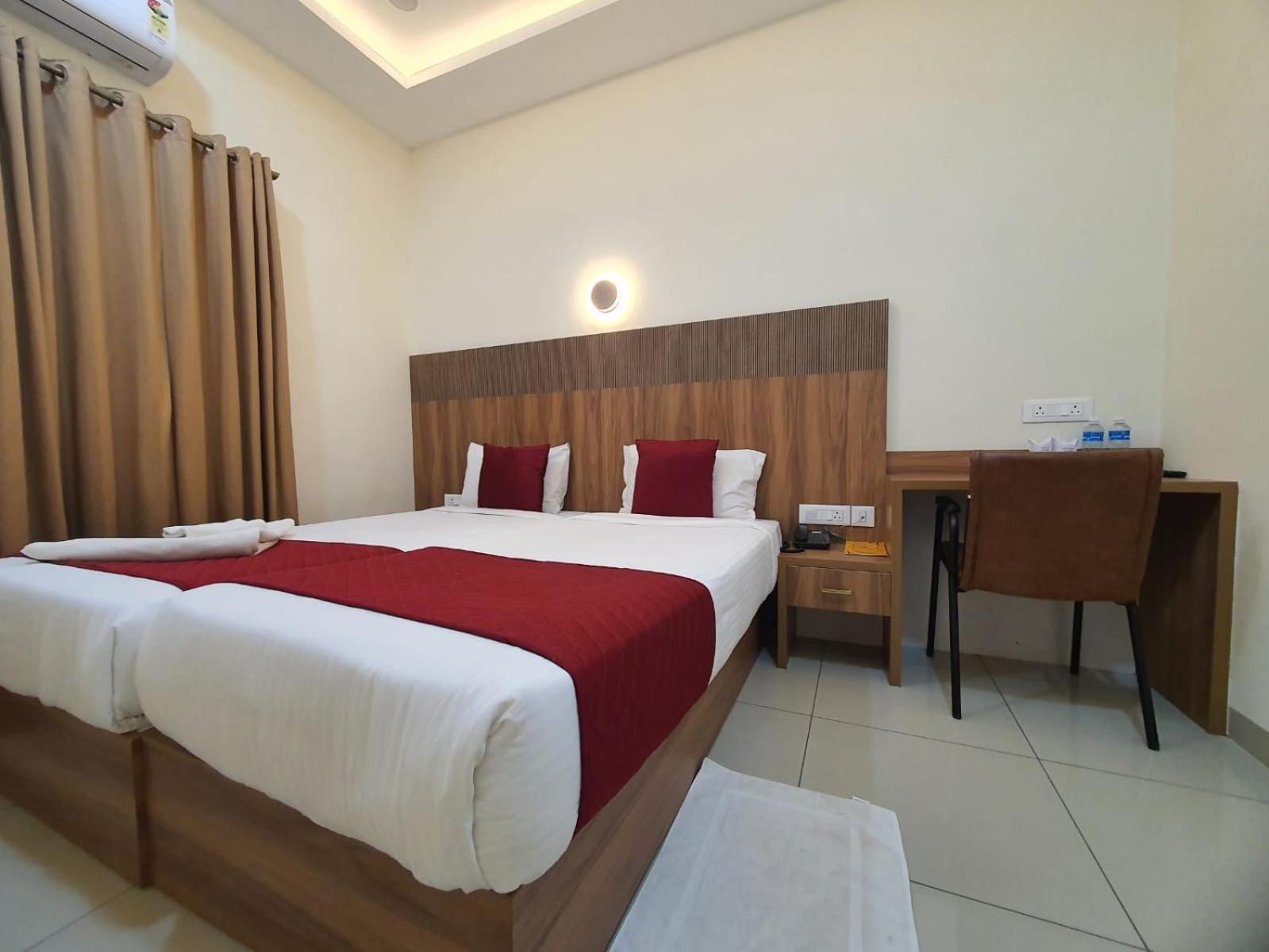 Hotel Deepakam Inn 帕拉克卡德 外观 照片