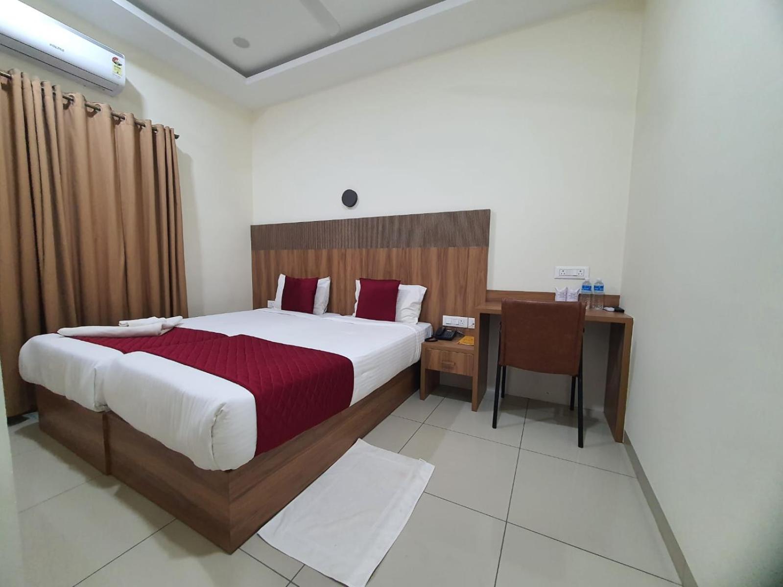 Hotel Deepakam Inn 帕拉克卡德 外观 照片