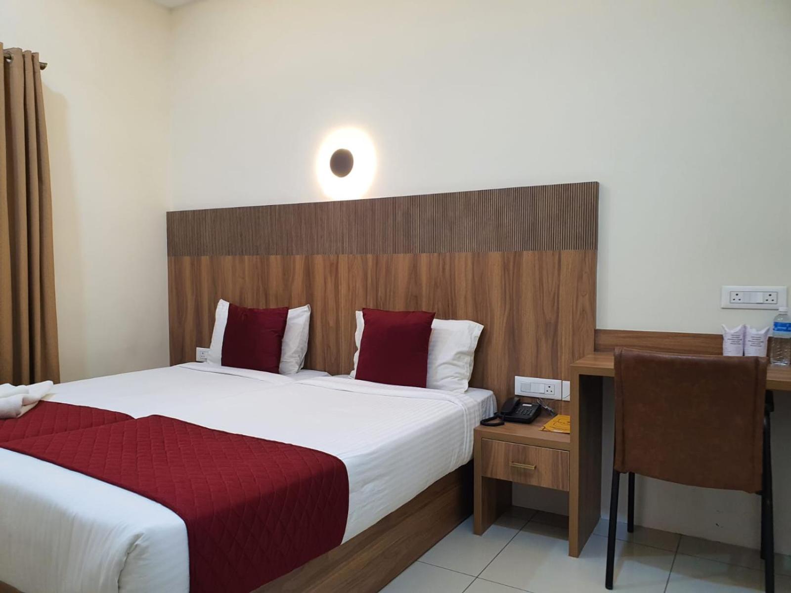 Hotel Deepakam Inn 帕拉克卡德 外观 照片