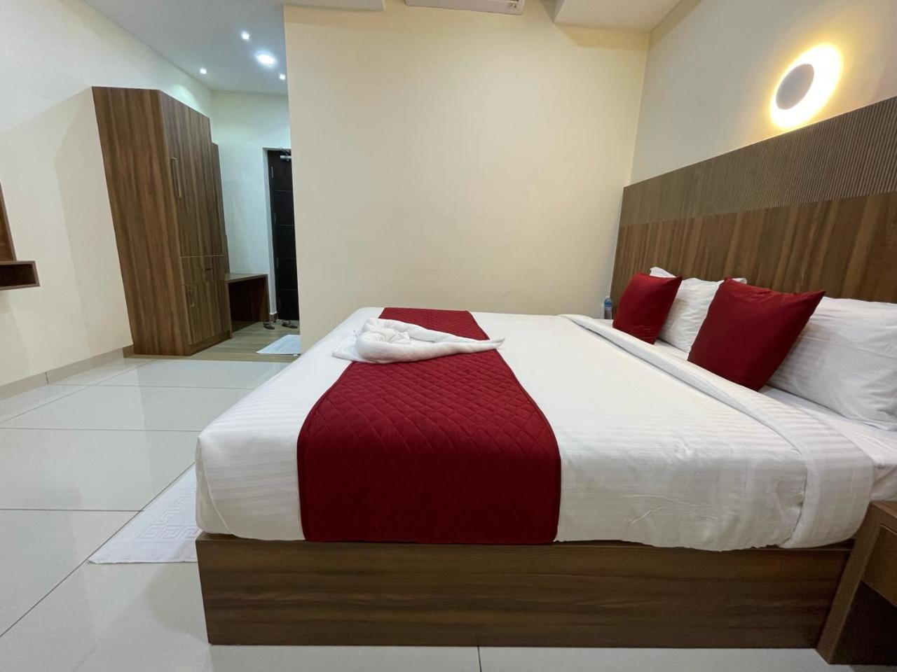 Hotel Deepakam Inn 帕拉克卡德 外观 照片