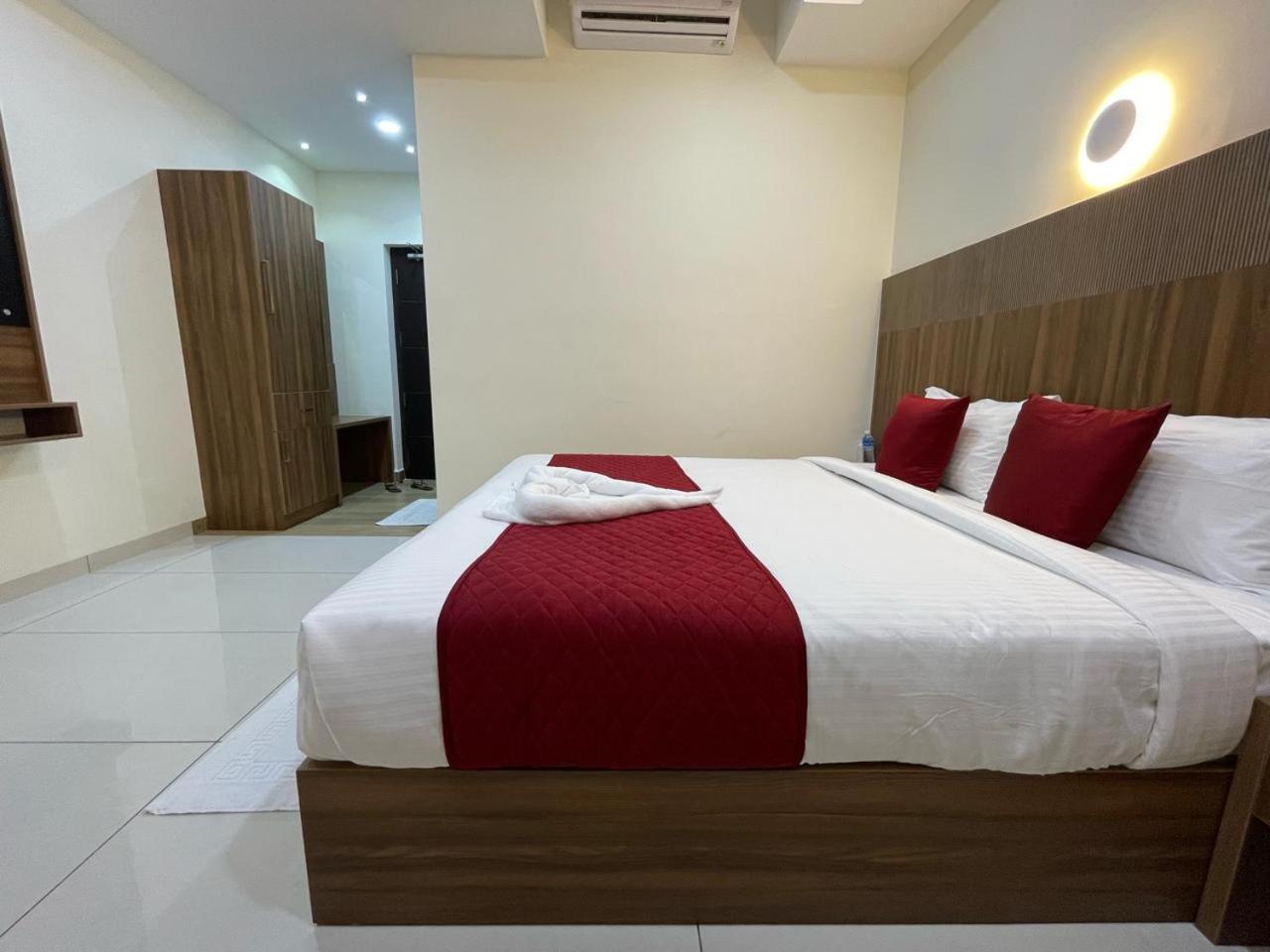 Hotel Deepakam Inn 帕拉克卡德 外观 照片