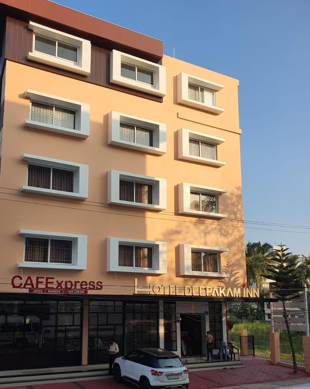Hotel Deepakam Inn 帕拉克卡德 外观 照片